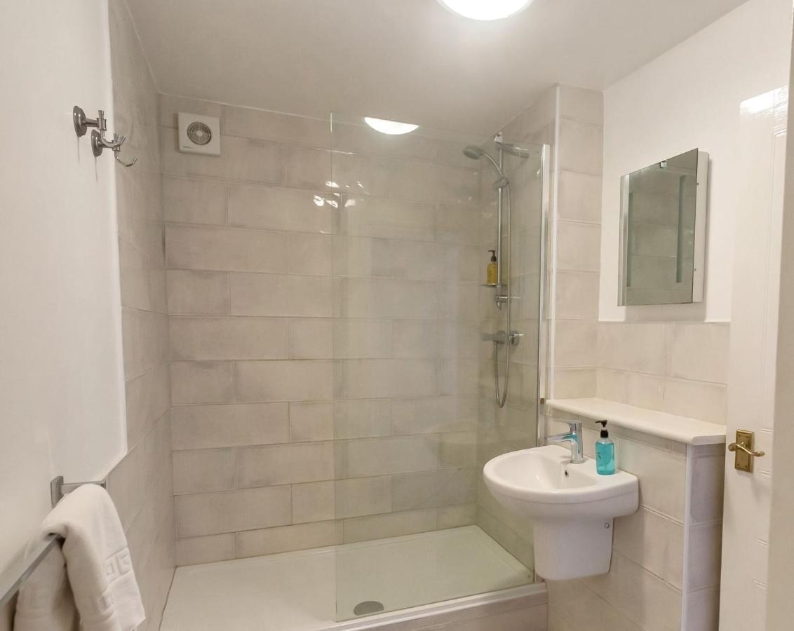Self contained, Garden Flat, Montpellier Villas Cheltenham Buitenkant foto
